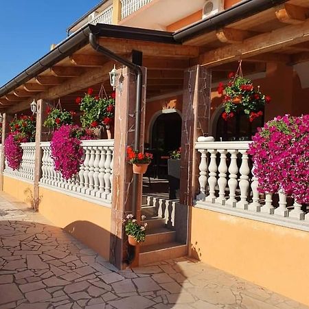 Villa Nikolina Medulin Bagian luar foto